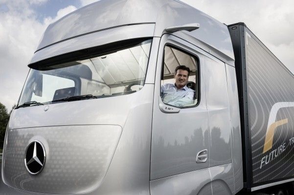 Der Mercedes-Benz Future Truck 2025: Weltpremiere der spektakulären Studie des Lkw von morgen – autonome Fahrt in eine faszinierende Zukunft (Mercedes-Benz)