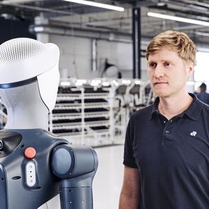 Der Humanoid aus Bayern: Agile Robots will schon 2026 mit dem Agile One einen Roboter für die Industrie auf den Markt bringen.(Bild:  Agile Robots)