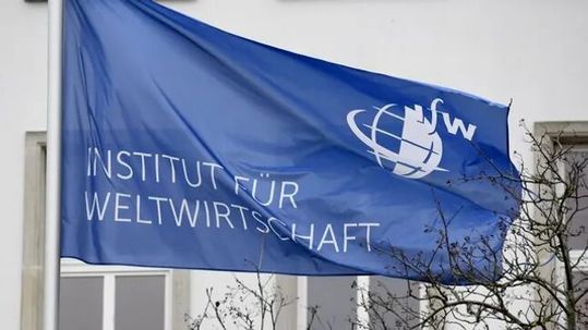 Das Kiel Institut für Weltwirtschaft (IFW) blickt gar nicht so sehr negativ auf die kommenden Zeiten ...(Bild:  IFW)