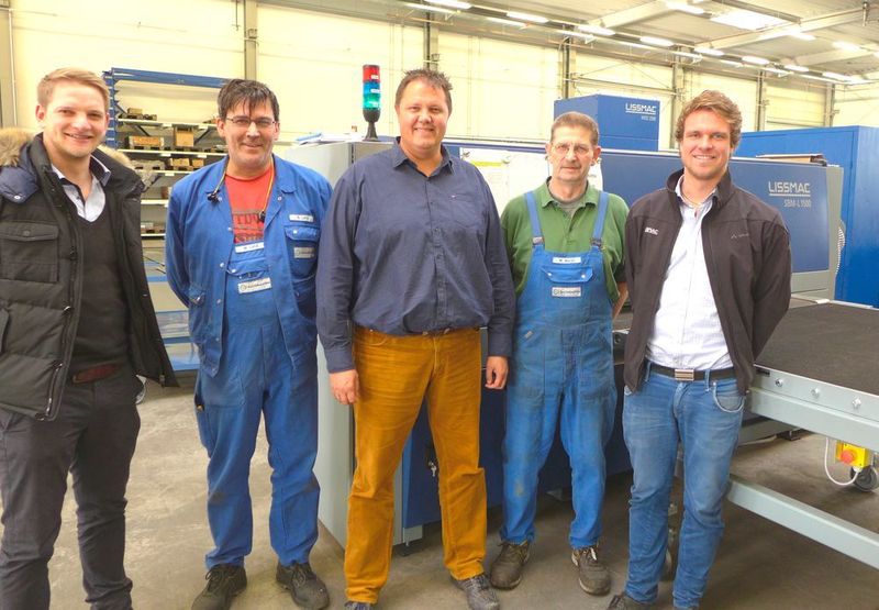 Sebastian Haefele, Leiter Marketing Lissmac; Michael Laux, Schweißer und Vorarbeiter; Thomas Röttger, Leiter Vertrieb und Technik in der Baumgarten GmbH; Wolfgang Macke, Maschinenbediener; Timo Staedele, Verkauf Lissmac (v.l.n.r.). (Springfeld)
