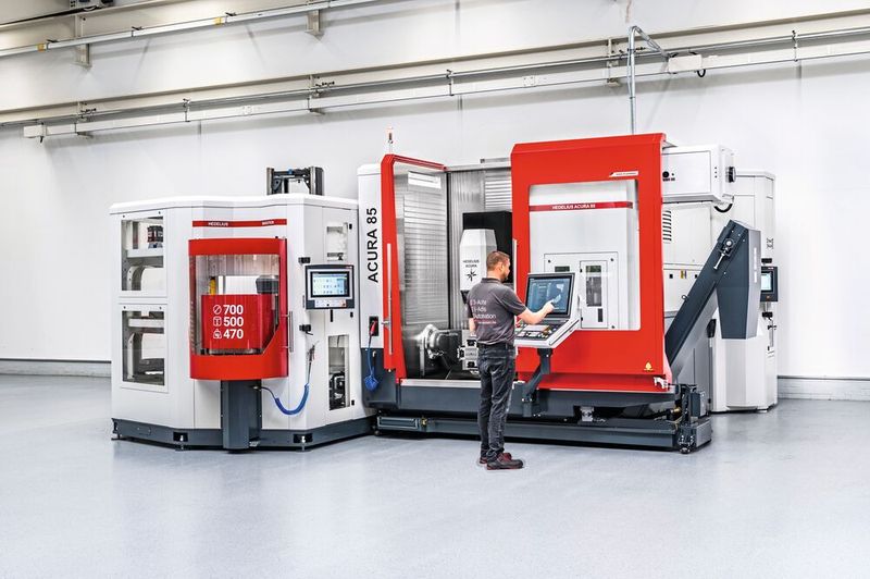 Die Acura 85 Marathon mit Marathon SR518 ist für die flexible Automation großer und schwerer Einzelteile sowie kleiner bis mittlerer Serien ausgelegt. (Bild: Hedelius/Schoening Fotodesign)