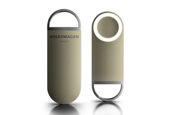 Das innovative Bedienelement mit einem Knopf zum Drücken und einem Ring mit farbigen Signalen. (Volkswagen)