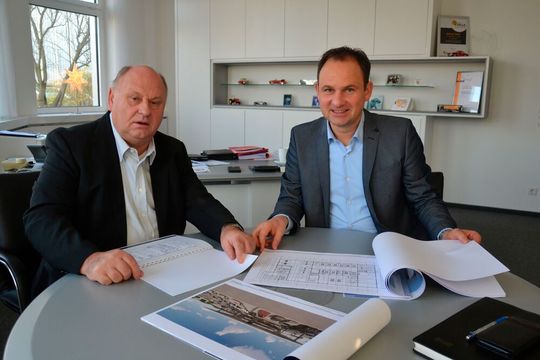 Helmut und Andreas Peter: „Wir haben die vergangenen 29 Jahre immer in die Zukunft investiert. Und wie in der Vergangenheit müssen sich unsere Investitionen auch zukünftig rechnen. Wohl wissend, dass die eine oder andere schwarze Wolke aufzieht.“ Helmut und Andreas Peter: „Wir haben die vergangenen 29 Jahre immer in die Zukunft investiert. Und wie in der Vergangenheit müssen sich unsere Investitionen auch zukünftig rechnen. Wohl wissend, dass die eine oder andere schwarze Wolke aufzieht.“