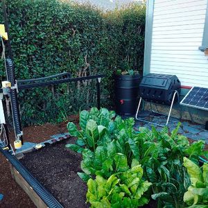 Fertigzusammengesetzter Farmbot: Das Kit kann online bestellt und nach einer Schritt-für-Schritt-Anleitung zusammengesetzt werden. Folgt man der Bausatz misst ein Beet etwa 2,9 x 1,4 Meter, das gepflanzte Gemüse darf bis zu 50 cm hoch werden.(Bild:   / CC BY 2.0)