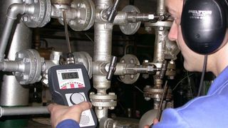 Mit einer Vielzahl von Ultraschall-, Körperschall- oder Temperatursonden sind die Sonaphone-Geräte für die unterschiedlichsten Aufgaben gerüstet (Archiv: Vogel Business Media)