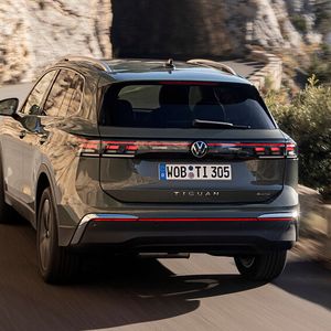 Obwohl sich das geliftete Modell optisch wenig von seinem Vorgänger unterscheidet, senkt der Feinschliff an der Karosserie den Luftwiderstand um 8,5 Prozent.(Bild:  VW)