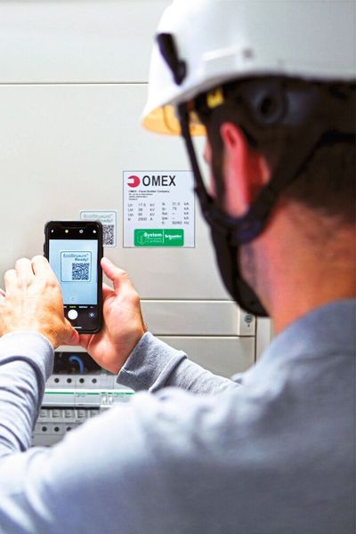 Schneider Electric bietet Schaltanlagenbauern, Auftragnehmern und Endkunden mit dem Digital Logbook ein Werkzeug, mit dem sich die technische Dokumentation einfach in digitaler Form erstellen lässt. (Schneider Electric/Elegie Prod)