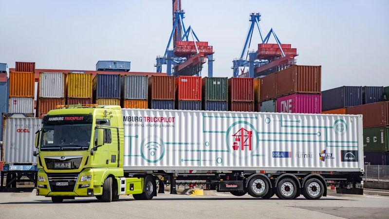 Zukunft des Güterverkehrs: MAN und HHLA leisten mit dem Gemeinschaftsprojekt „TruckPilot" Pionierarbeit für den automatisierten Containertransport.