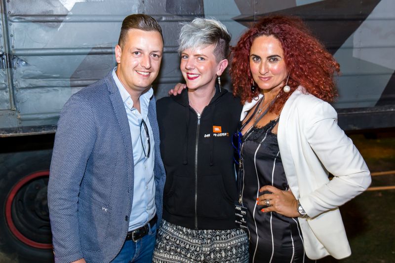 (l.) Andre Grzenia, Ingram Micro, mit Katharina Brandauer, Harman, und Besa, IT-BUSINESS (Bild: SP-Creative)