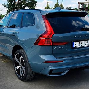 Der Kofferraum lässt sich jetzt leichter per Fußbewegung öffnen.(Bild:  Mauritz/»kfz-betrieb«)