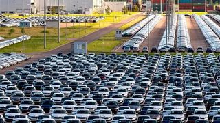 Eine weltweite Umfrage von EY offenbart, dass viele Menschen an den Kauf eines Neuwagens denken. Wie sich die Wünsche auf die verschiedenen Antriebsmodelle verteilen und was die Zukunft bringen könnte, verraten die Experten hier ... (Bild: Volkswagen)