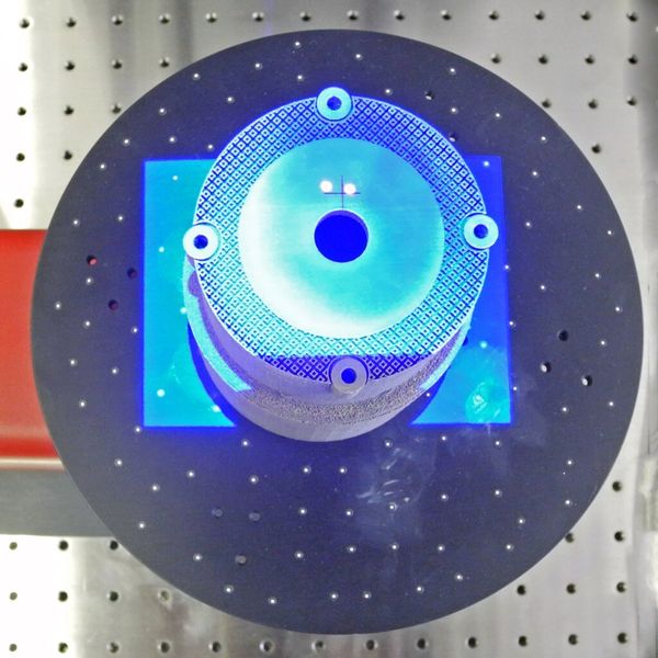 Fixiertes Laserschmelzteil auf einem optischem 3D-Messgerät von GOM. (Bild: Toolcraft)