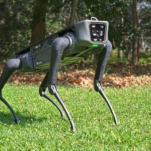 Robotics:  In AMR applications, connection technology must reliably transmit power, signals, and data despite vibration and shock loads—in very confined spaces and in a way that allows for regular maintenance.(Image: Hyperever)