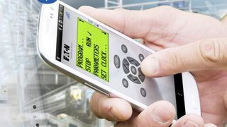 Steuerrelais Easy 800 bequem per App über Smartphone bedienen. (Bild: Eaton)