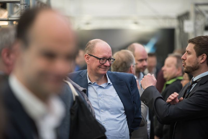 Herweck-Vorstand Dieter Philippi im Gespräch (HONKPHOTO)