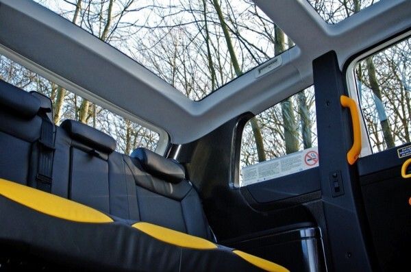 Das großzügige Panramadach macht Taxifahren zum Vergnügen. (Bild: Frazer-Nash)
