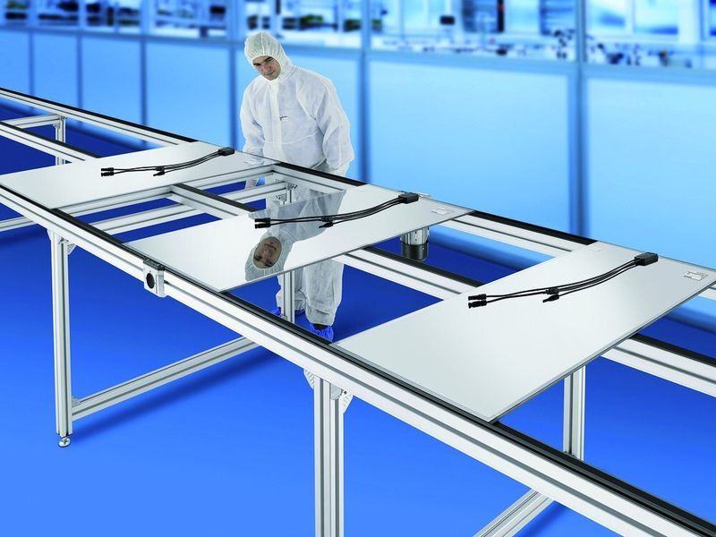 Bild 2: Das Rexroth-Transfersystem TS-solar befördert sicher und sauber die hochempfindlichen Photovoltaikmodule. (Archiv: Vogel Business Media)
