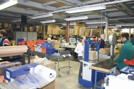 Bei der Verpackungsstation des Hüllhorster Distributors und Herstellers gibt es viel zu tun. (Archiv: Vogel Business Media)