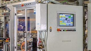 Touch-Panel und SPS sind nur zwei Komponenten von vielen in einer Maschine, die über 24 V DC Stromkreise versorgt und geschützt werden müssen.  (Eaton)