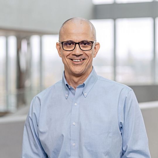 Danny Bar-Zohar, globaler Leiter der Forschung & Entwicklung und Chief Medical Officer des Unternehmensbereichs Healthcare von Merck, betont die Wichtigkeit von Kooperationen für die eigene Forschung und Entwicklung. Danny Bar-Zohar, globaler Leiter der Forschung & Entwicklung und Chief Medical Officer des Unternehmensbereichs Healthcare von Merck, betont die Wichtigkeit von Kooperationen für die eigene Forschung und Entwicklung.