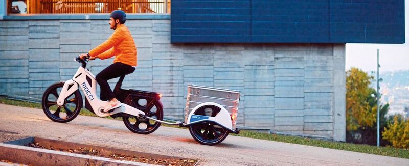In Kombination mit dem eigenen Anhänger lassen sich mit dem Mocci Smart Pedal Vehicle viele Transport- und Logistikszenarien umsetzen. Angetrieben wird das E-Bike mit Free Drive, ein Antriebssystem, das von Heinzmann und Schaeffler entwickelt wurde.