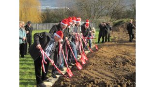 Sichtlich Spass hatten die passend zum Nikolaustag gekleideten Akteure beim Spatenstich am 6. Dezember letzten Jahres in Bensheim. (Bild: IO-Consultants)