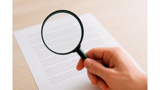 Zwischen den Zeilen lesen: Arbeitszeugnisse verraten oft mehr, als auf den ersten Blick erkennbar ist. (Bild: ChatGPT / KI-generiert)