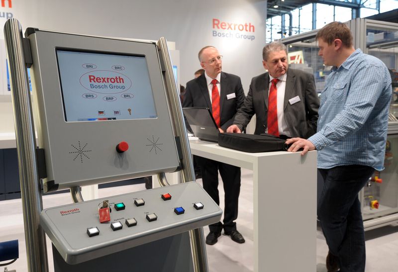 13. Intec: Fachgespräche am Stand der Bosch Rexroth AG Vertrieb Deutschland, Leipzig. (Bild: Leipziger Messe/Uwe Frauendorf)