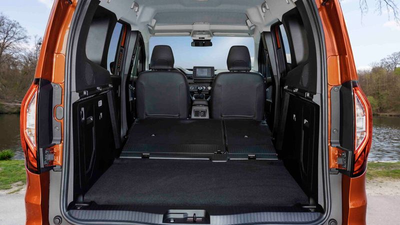 In den erweiterten Gepäckraum lässt sich viel laden – auch für sperrige Dinge ist Platz. (Bild: Renault)