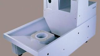 Bild 1: Integrierte Arbeitsraumspülung im Maschinenbett eines Bearbeitungszentrums. Das Spülmedium wird von einem zentralen Eingang an die Austrittsstellen geleitet. Bild: Epucret (Archiv: Vogel Business Media)