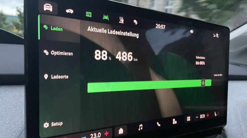 Die Techniker legten vor allem Wert auf Effizienz. Im Test sank der Verbrauch durch vorausschauendes Fahren auf der Landstraße teils auf 16 kWh pro 100 Kilometer. (Bild: Grimm – VCG)