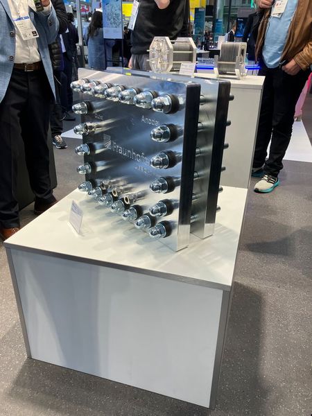 Die Entwicklung neuer Systeme und Materialien für Elektrolyseure und Brennstoffzellen stehen im Fokus der Forschenden von Fraunhofer Umsicht. (Bild: VCG/Juliana Pfeiffer)