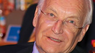 Edmund Stoiber sitzt beim FC Bayern München im Aufsichtsrat. (Bild: Edmund Stoiber auf dem CSU-Parteitag 2015 / Freud / CC BY-SA 3.0)