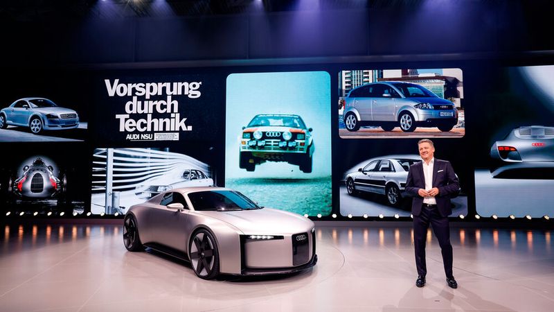 Vorsprung durch Technik: Der legendäre NSU-Slogan kommt auch beim Debüt des Audi Concept C zum Einsatz. Der Prototyp soll laut Audi die neue Designphilosophie „The Radical Next“ der Marke prägen. Zitata: „Audi in seiner besten Form ist eine unverwechselbare Kombination aus Klarheit, Technik, Intelligenz und Emotion.“ (Bild: Audi AG)
