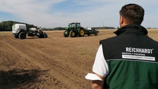 Reichhardt präsentiert als Teil des Projektkonsortiums „Feldschwarm“ autonome Landmaschinen in Schwarmkonfiguration. (Bild: Reichhardt)
