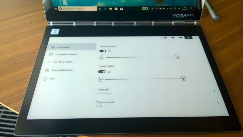 Die Einstellungen für die virtuelle Tastatur sowie für weitere spezielle Funktionen beim Yoga Book C930 werden nicht mit einem Windows-Tool, sondern in einem eigenen Einstellungsdialog direkt auf dem E-Ink-Panel durchgeführt. (Vogel IT-Medien)
