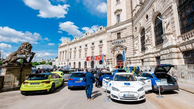 Welche Antriebe benötigen wir künftig? Darüber tauschten sich Antriebsexperten beim 45. Wiener Motorensymposium aus.(Bild:  ÖVK/Klaus Ranger)