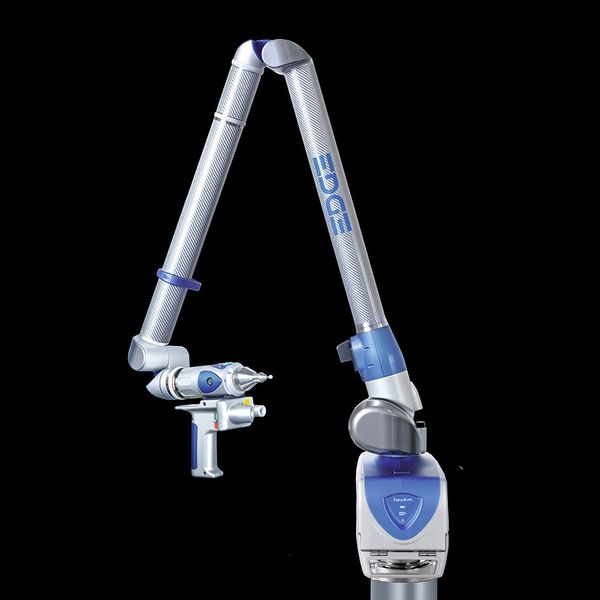 Mit seinem tragbaren Messarm Edge brachte Faro die Koordinatenmesstechnik direkt in die Fertigung. (Bild: Faro)