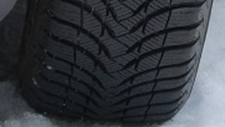 Mit V-Profil und hervorragenden Schnee-Eigenschaften läutet der Alpin A4 einen neuen Trend bei Michelin-Winterreifen ein. (Archiv: Vogel Business Media)