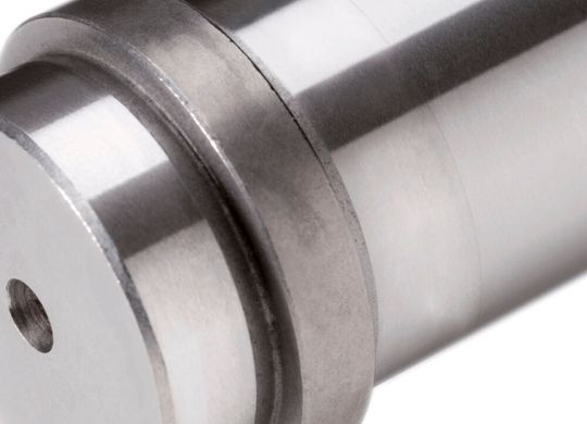 Das bekannte Hasco-Führungselementeprogramm wurde nun um rund 2.350 neue zusätzliche Führungselemente mit Passsitz der Serie Z00C/… bis Z11C/… erweitert. Ein Toleranzsprung am Systemdurchmesser im hinteren Bereich ermögliche einen festen Passsitz.(Bild:  Hasco)