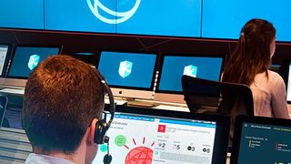 Über 40 Kunden aus mehr als einem Dutzend Branchen nutzen bereits die neue, kognitive Watson Security-Technologie. Chat-Bots und ein sprachbasierter IT-Sicherheitsassistent unterstützen sie bei der Cyberabwehr. (IBM)