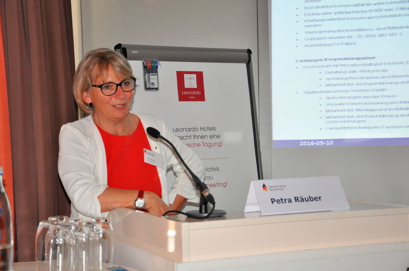 Petra Räuber (WKS Technik, Dresden) berichtet im Fachforum „Innovation und Wissenschaft“ über den Forschungs- und Entwicklungsbedarf aus Sicht eines Unternehmens. (GWP)