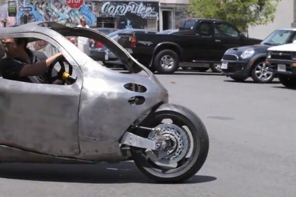 Das C1 von Lit Motors: zwei Gyroskope sorgen dafür, dass der elektrische Zweiradkabinenroller nicht umfallen kann - auch nicht bei einem Unfall (Lit Motors)