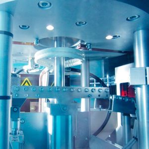 Produktionshelfer: Mit ihrem hoch entwickelten Design automatisieren die beiden Montage- und Biegestationen von Riedmayer Engineering & Maschinenbau die Elektroantriebsherstellung für Turbolader. (Bild:  SMC)