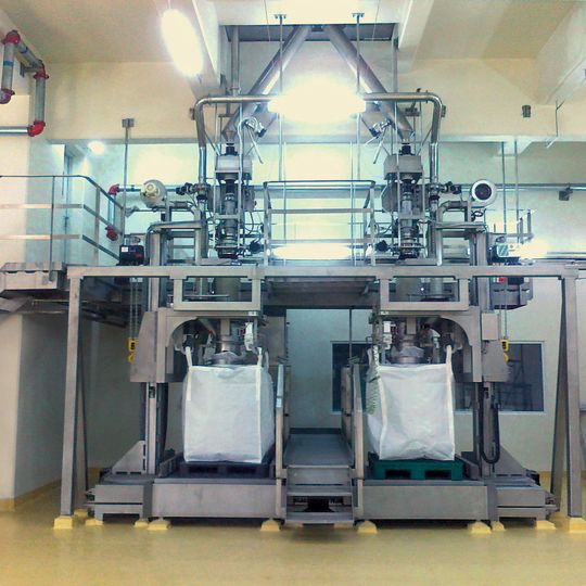 Kompakte Füllanlage für Instantkaffee nutzt das gesamte Volumen des Big Bags. Kompakte Füllanlage für Instantkaffee nutzt das gesamte Volumen des Big Bags.