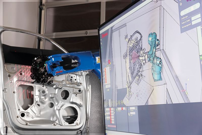 Eine automatisierte und roboterbasierte Messung erfolgt anhand hinterlegter CAD-Daten bzw. festgelegter Prüfpunkte und Messpläne. Eine automatisierte und roboterbasierte Messung erfolgt anhand hinterlegter CAD-Daten bzw. festgelegter Prüfpunkte und Messpläne.