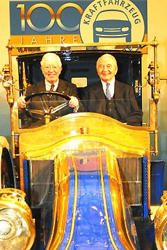 Für das Erinnerungsfoto mit Nach-Nach-Nachfolger Robert Rademacher war dennoch Zeit. (Archiv: Vogel Business Media)