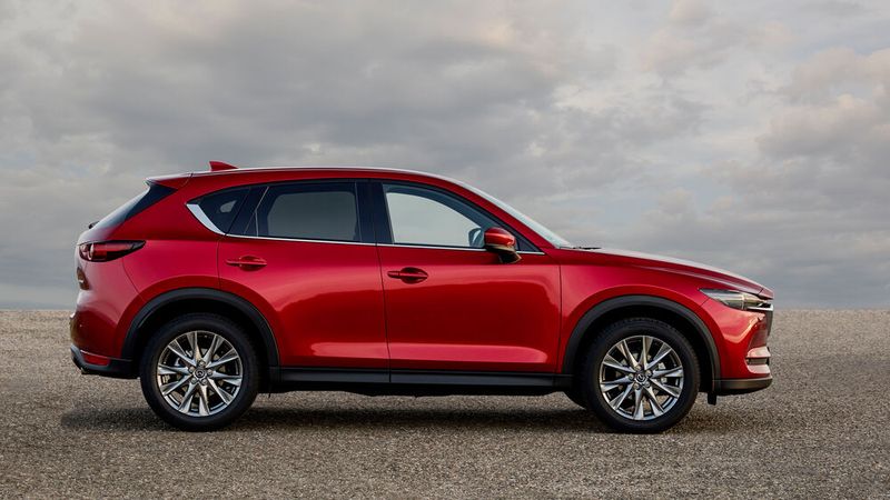 Das 4,5 Meter lange Mittelklasse-SUV Mazda CX-5 kostet mindestens 27.690 Euro. (Bild: Mazda)
