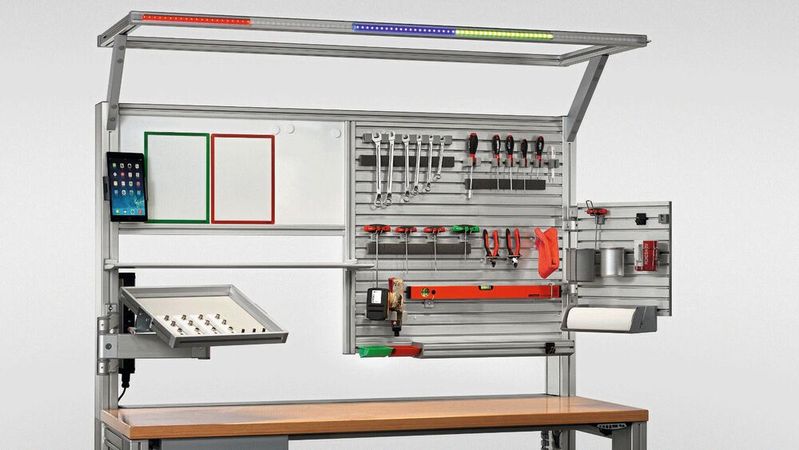 Über die „Segmentanzeige“ lassen sich die LED-Streifen wie eine klassische Maschinenampel parametrieren. Auch eine Änderung der Farbzuweisung oder Erweiterung auf mehrere Segmente ist machbar.(Bild:  Item)