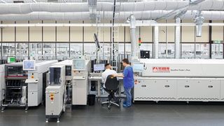 Mit dem kürzlich erfolgten Ausbau seiner Fertigungsanlagen verfügt Grundig Business Systems (GBS) über modernste Technik zur schnellen und hochpräzisen Bestückung auch kleinster 01005-Bauteile.  (Grundig Business Systems)